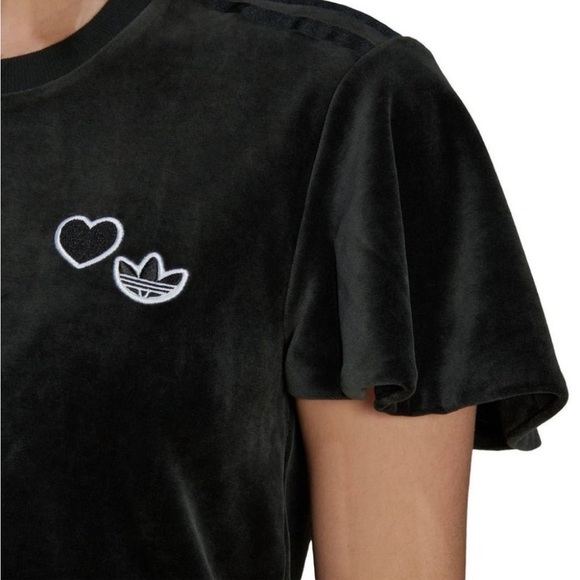 Adidas GN3062 Heart Shaped Patch Tee Velour Black Sz Small NWOT - Picture 2 of 6